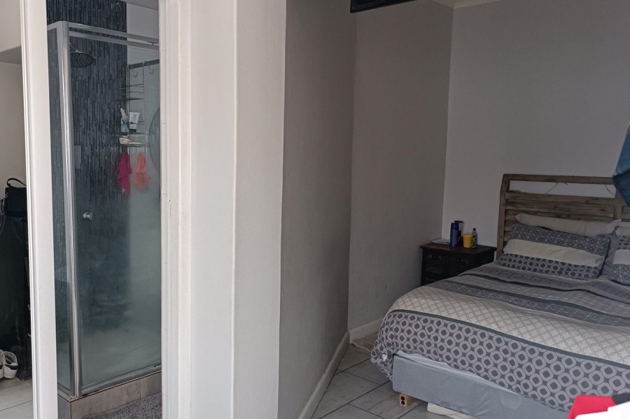 2 Bedroom Property for Sale in Zonnebloem Western Cape